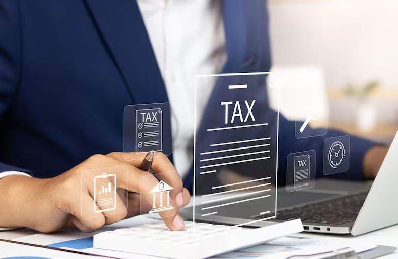 Pagamento de imposto representado por documentos fiscais e valores, indicando cumprimento das obrigações tributárias