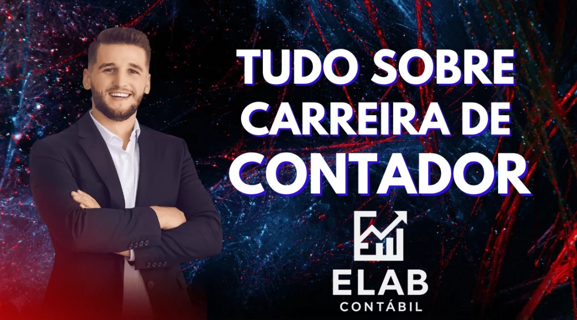 Contador feliz trabalhando com documentos e computador no escritório