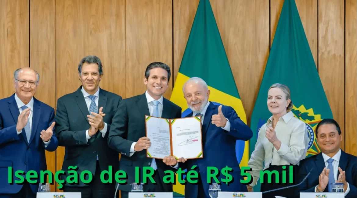 Presidente Lula ao lado do presidente da Câmara, Hugo Motta, discutindo projeto de lei sobre isenção de IR até 5 mil