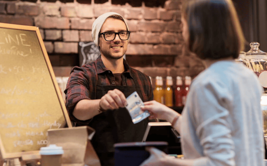 Comércio na Reforma Tributária representado por atividade comercial e adaptação às novas regras de impostos